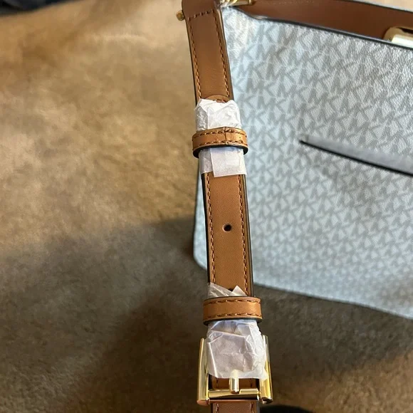 Michael Kors vanilla Sullivan large messenger Bag